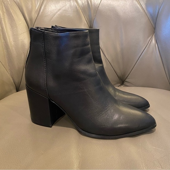 Steve Madden Jillian Black Leather Ankle Boots Booties Block Heel Size 7 - Picture 1 of 8